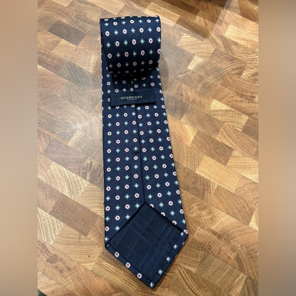 Burberry London Men’s Silk Tie – Navy Geometric Floral Pattern